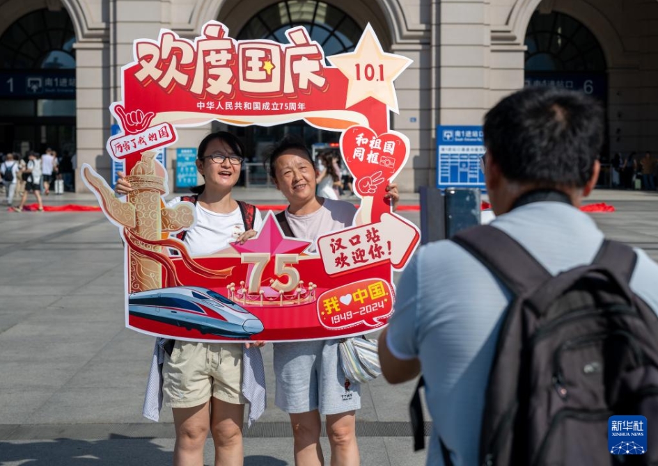 國(guó)慶節(jié)を控え、全國(guó)各地でさまざまなイベント開催